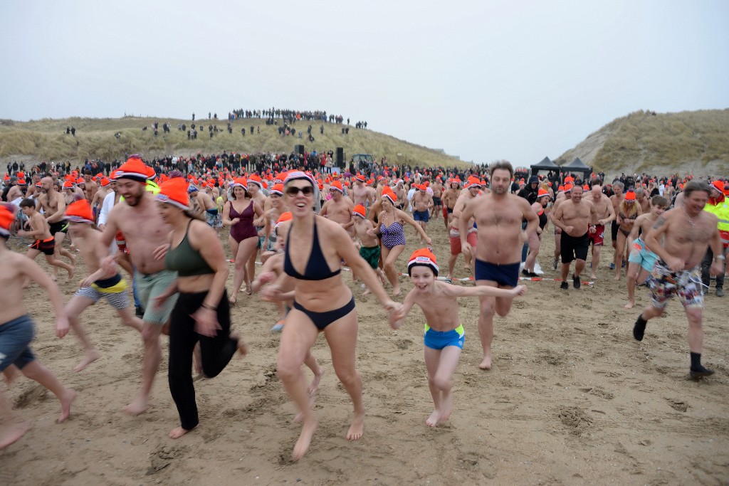 ../Images/Nieuwjaarsduik Nederzandt 2020 035.jpg